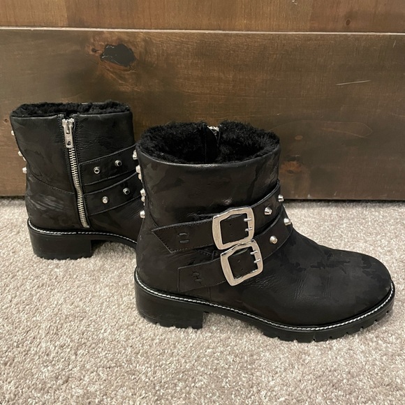 Ross and Snow Women’s Stefana Distressed Black Camo Moto Boots - Picture 2 of 5